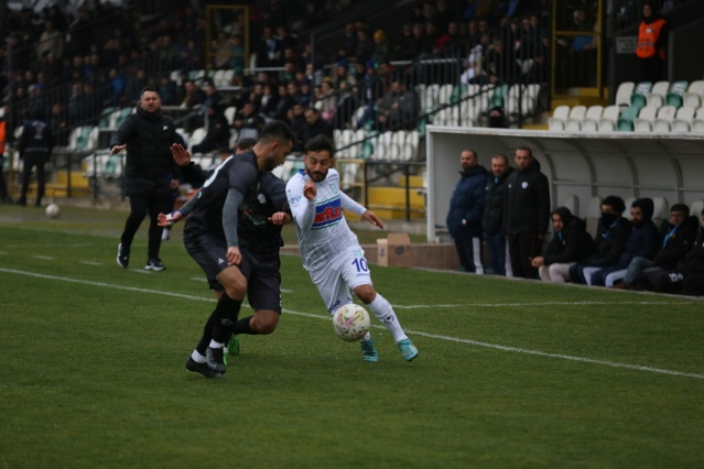 TFF 3. Lig&#039;de Bursa Yıldırımspor, Minareliçavuş Spor Tesisleri&#039;nde Arguvanspor&#039;u konuk etti.