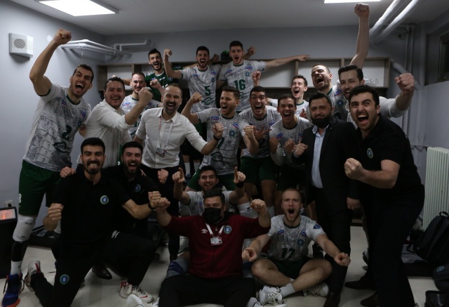 AXA Sigorta Efeler Ligi’nde mücadele eden Bursa Büyükşehir Belediyespor Erkek Voleybol Takımı, 18. hafta mücadelesinde deplasmanda Yeni Kızıltepespor&#039;u 3-2 mağlup etti.