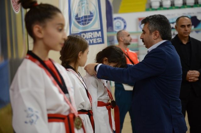 Yıldırım Belediyesporlu sporcular Atatürk’ü Anma Kupası Minikler Müsabık ve Teşvik Müsabakası’nda 12 madalya kazandı.