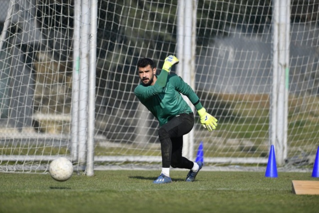 TFF 2. Ligin 25. haftasında sahasında Amed SF ile karşılaşacak Bursaspor öğle saatlerinde Özlüce İbrahim Yazıcı Tesisleri Mesut Şen Sahası&#039;nda yaptığı antrenman ile bu maçın hazırlıklarına devam etti.