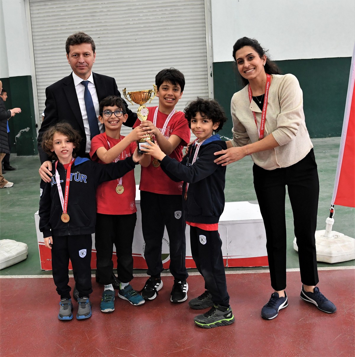 Spora ve sporcuya her zaman destek veren Osmangazi Belediyesi, düzenlediği turnuvalarla gençleri spora yönlendirmeye devam ediyor. 