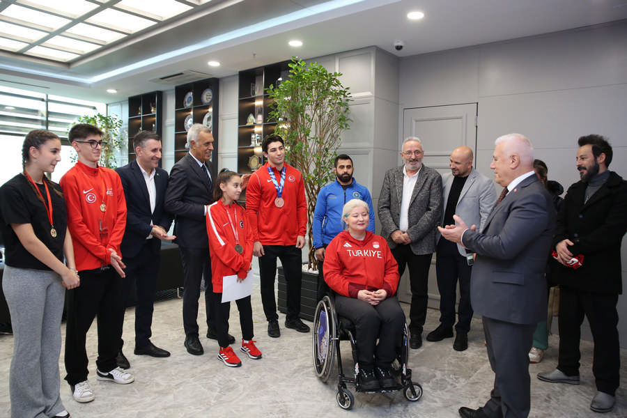 Şampiyon Sporculardan Başkan Bozbey’e Ziyaret (3)