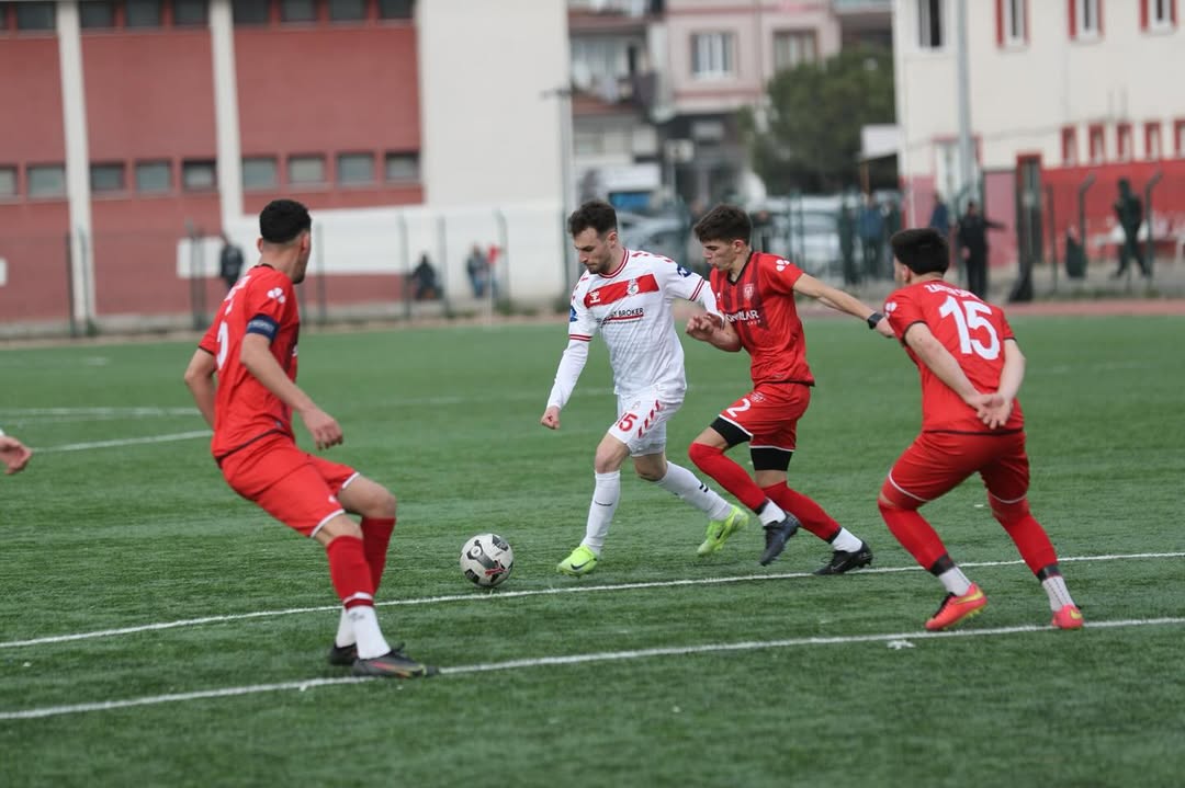 Kentimizin Takımı Gemliksporumuz Için Tribünlerdeydik. Gemlikspor, Zaferspor’u 3 1 Mağlup Ederek Önemli Bir Galibiyet Aldı. İlçe Başkanları Ve Temsilcilerimizle Birlikte Maçı Takip Ederek Şehrimizin Birl (1)