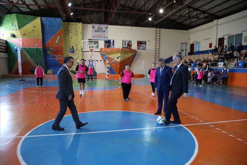 14316 Engeller Sahada Asildi Futsal Turnuvasinda Dostluk Kazandi 3Ed2Fbeb D57D 4067 8550 4438Ae7F2E03