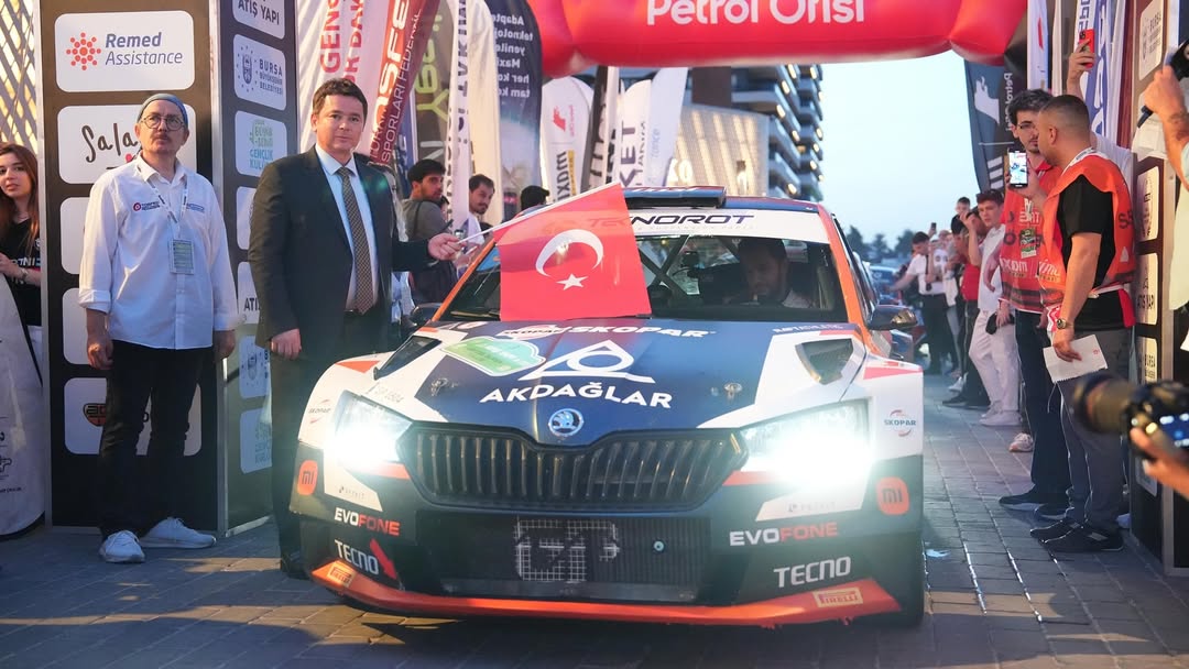 49. Yeşil Bursa Rallisi’nin Startını Verdik. Petrol Ofisi Maxima 2025 Türkiye Ralli Şampiyonası Kapsamında Mücadele Edecek Tüm Sporcularımıza Ve Osmangazi Belediyemiz Sponsorluğunda Yarışacak Pilotumuz K (3)
