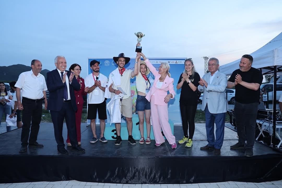 4.Üni Uçuş Günleri Gençlerin Gökyüzü Şöleni! Fadıllı Havacılık Ve Doğa Sporları Merkezi’nde Tam 25 Üniversiteden 557 Genç Bir Araya Geldi. İki Gece Süren Bu Coşkulu Etkinlikte Uçuşlar, Spor Turnuvalar (4)