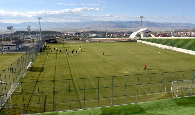 Erzurum Palandoken Futbol Sahasi Yuksek Irtifa Kamp Merkezi
