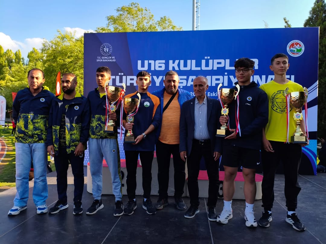 Eskişehir'de Düzenlenen 16 Yaş Altı Kulüpler Atletizm Takım Yarışları'nda Kulübümüz, Galatasaray Ve Enka Gibi Köklü Takımları Geride Bırakarak Takim Hali̇nde Türki̇ye İki̇nci̇si̇ Olmuştur. Toplamda 18 Takımın (3)