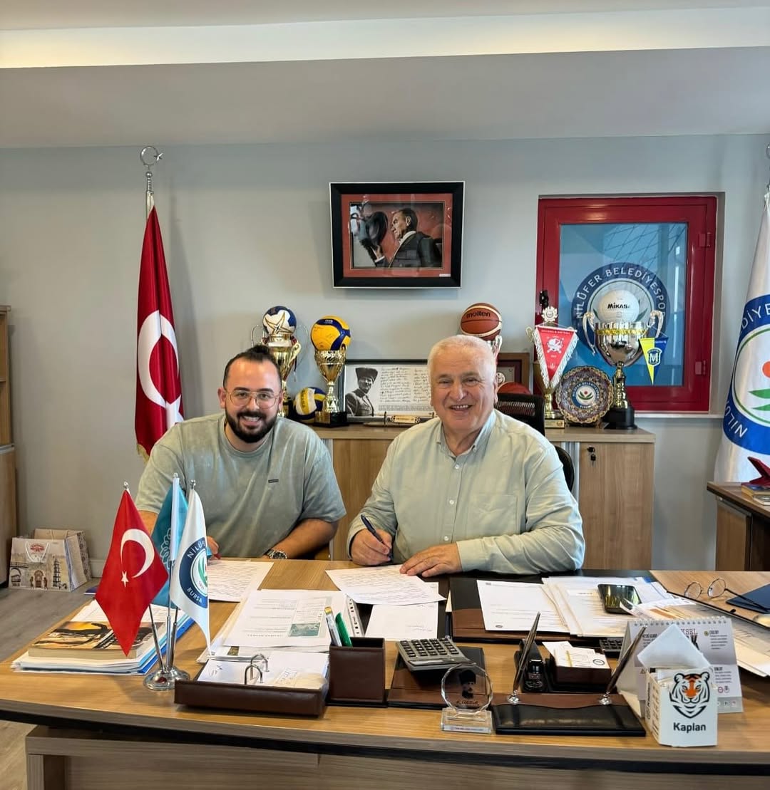 Hoş Geldiniz!Sultanlar Ligi’nde Mücadele Eden Voleybol A Takımımızın Yeni Sezonda Teknik Ekibinde Yardımcı Antrenörlük Görevine Tunahan Bayraktar Ve Batuhan Ragıp Şen, Kondisyonerlik Görevine Ise Burak S (1)
