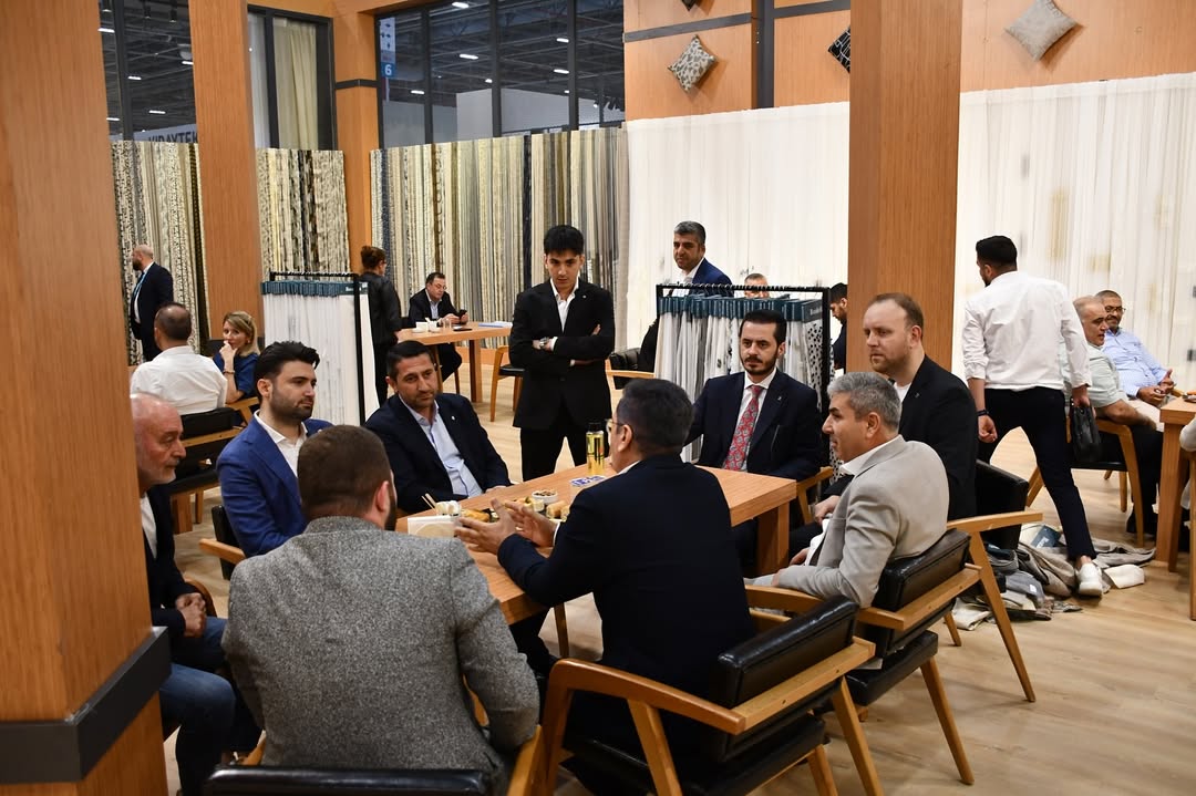 İl Başkanımız Davut Gürkan, Bursaspor Başkanımız Enes Çelik, İl Gençlik Kolları Başkanımız Furkan Akın Ve İl Başkan Yardımcılarımız Ile Birlikte Hometex Fuarı’nda Bursa’mızın Değerli Tekstil Temsilcileri (1)
