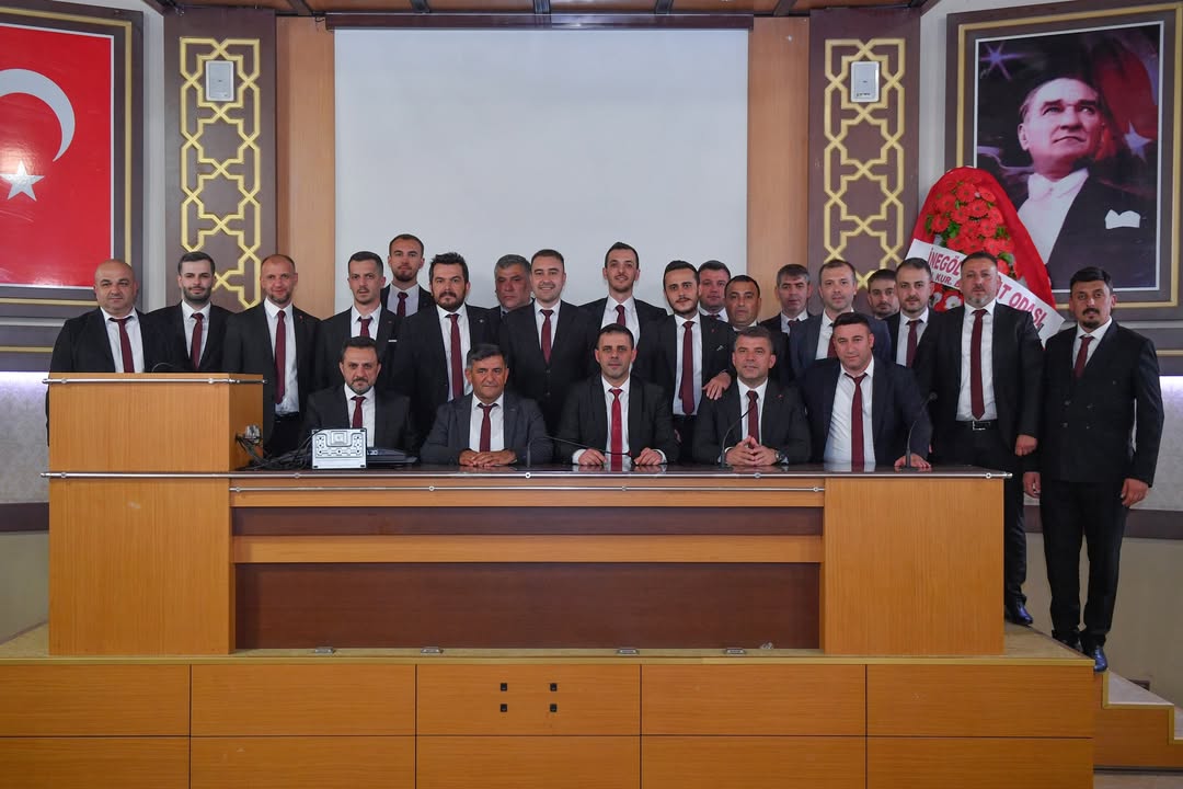 İnegölspor’umuzda Kani̇ Ademoğlu Dönemi̇i̇negölspor’umuzun Sani Konukoğlu Konferans Salonu’nda Gerçekleştirilen Ve Tek Liste Ile Gidilen Olağanüstü Genel Kurul Toplantısı'nda Kani Ademoğlu, Başkanlığa Seçil (3)