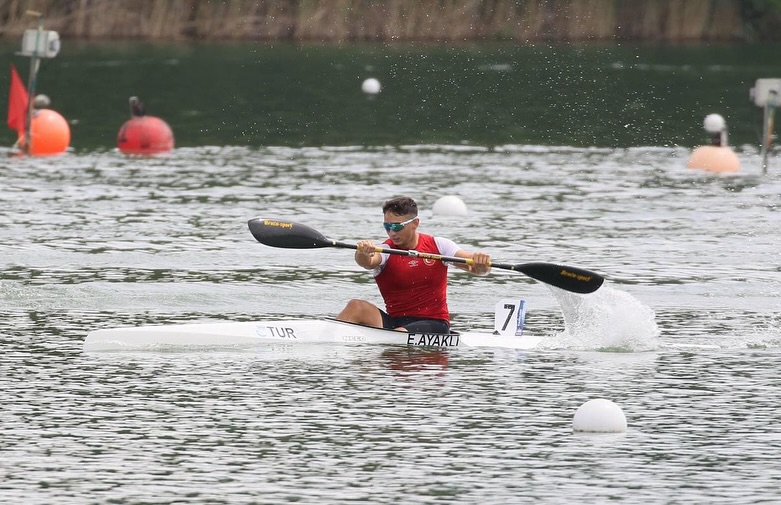 Kulübümüzün Durgunsu Kano Milli Sporcuları Emircan Ayaklı Ve Simge Kaya Uluslararası Bratislava Yarışları’nda Madalya Mücadelesi Verecek. 23 25 Mayıs 2025 Tarihleri Arasında Yapılacak Olan Ve Avrupa Şamp (1)