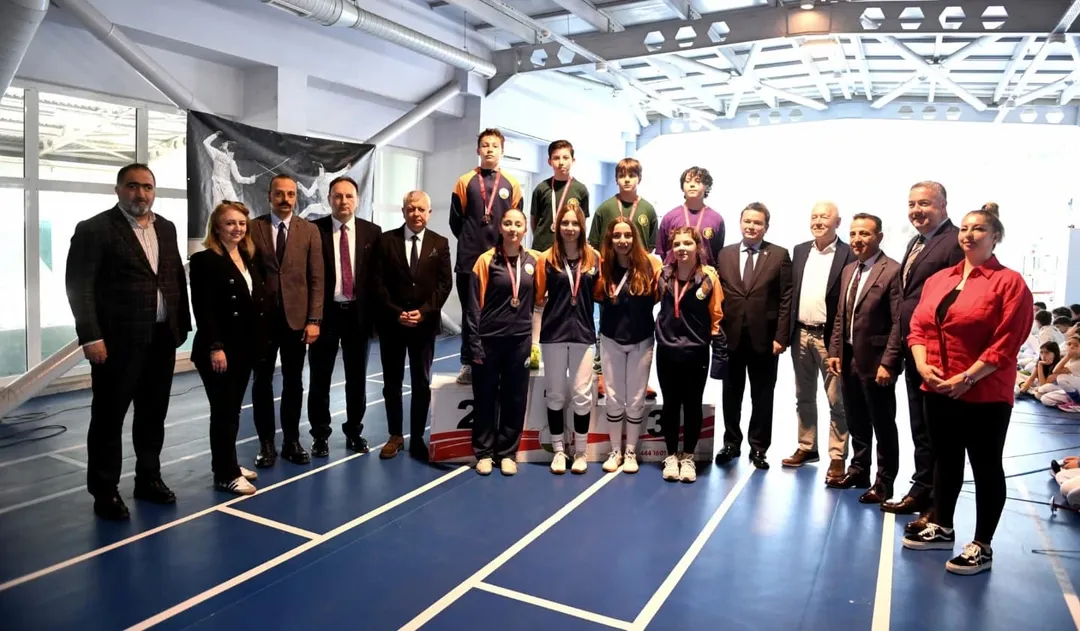 Osmangazi Belediyesi Ertuğrul Sağlam Spor Tesisi Eskrim Salonu Açıldı! 19 Mayıs Atatürk’ü Anma, Gençlik Ve Spor Bayramı Kapsamında Ertuğrul Sağlam Spor Tesisi Eskrim Salonu’nun Açılışı Gerçekleştirild (3)