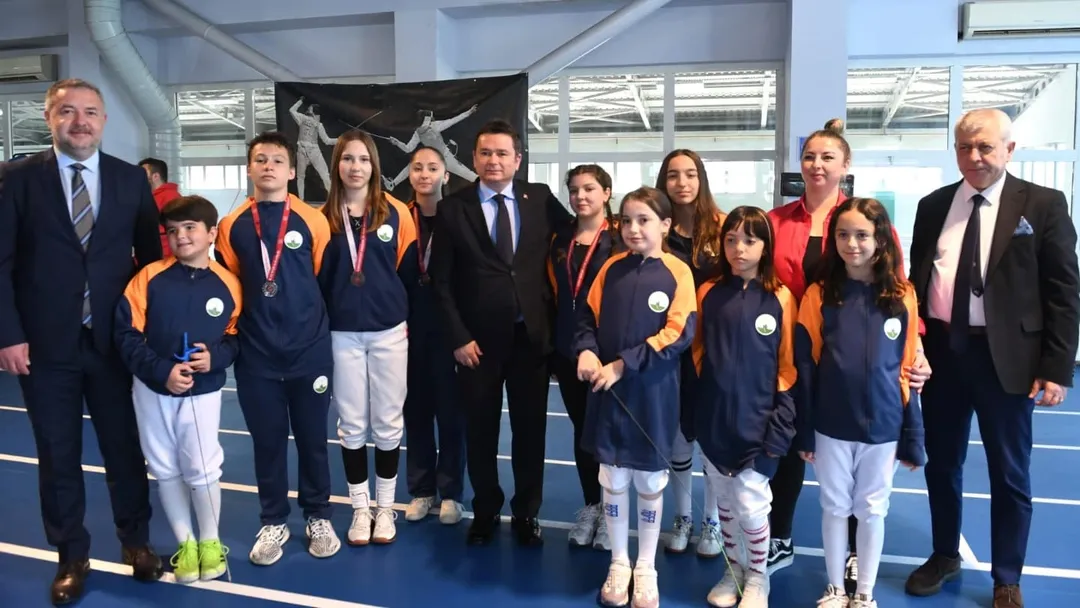 Osmangazi Belediyesi Ertuğrul Sağlam Spor Tesisi Eskrim Salonu Açıldı! 19 Mayıs Atatürk’ü Anma, Gençlik Ve Spor Bayramı Kapsamında Ertuğrul Sağlam Spor Tesisi Eskrim Salonu’nun Açılışı Gerçekleştirildi. A