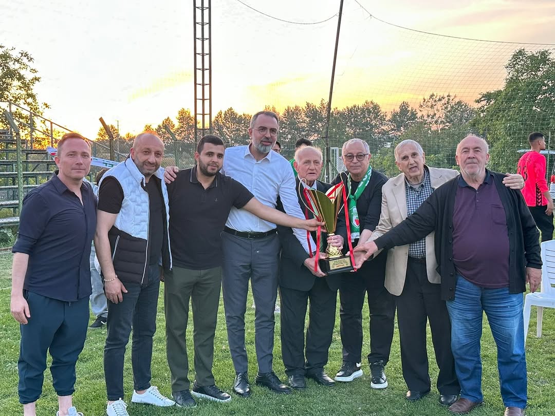 Şampiyon Yemekte Bir Araya Geldi!Şampiyon Kestel Belediyespor’umuz Tesislerde Yemekte Bir Araya Gelerek Sezona Veda Dedi. Yemekte Kestel Belediye Başkanı Ferhat Erol, Belediye Başkan Yardımcısı Mehmet Ça (2)