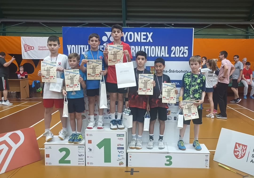 Çek Cumhuriyeti’nde Düzenlenen Ve 22 Ülkeden 400’Ün Üzerinde Sporcunun Yarıştıgı Uluslararası Badminton Müsabakalarında Sporcularımızdan Yiğit Ege Kambur Tek Ve Çift Erkeklerde Birinci, Emir Altay Can Te (1)