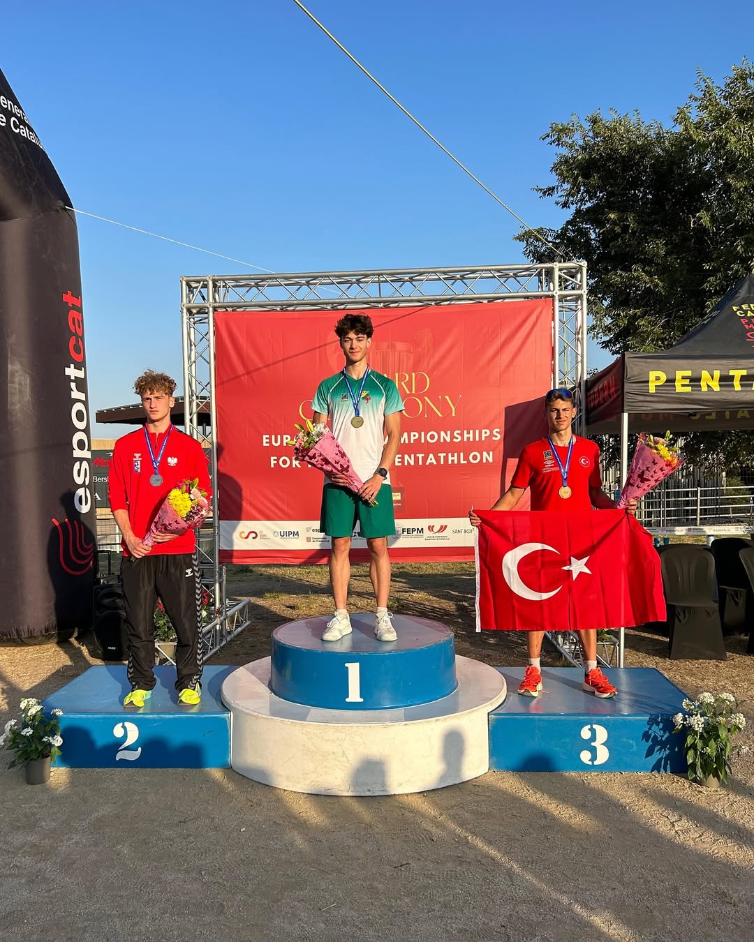 İspanya'da Düzenlenen U17 Modern Pentatlon Avrupa Şampiyonası’nda Mücadele Eden Sporcumuz Muhammed Emir Kurtulan, Avrupa Üçüncüsü Oldu. Muhammed Emir Kurtulan, Elde Ettiği Dereceyle Avrupa Şampiyonası’nd (2)