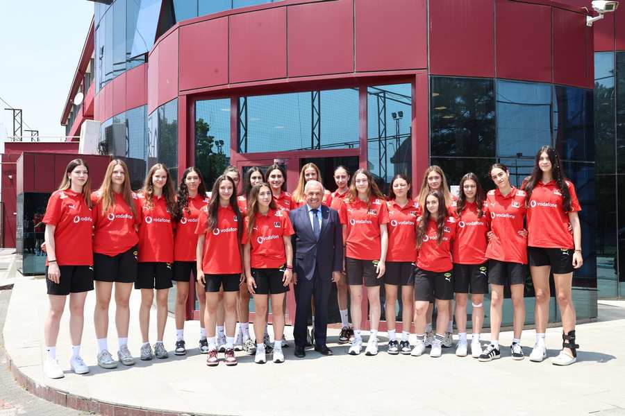 Mi̇lli̇ Takim Voleybol 1