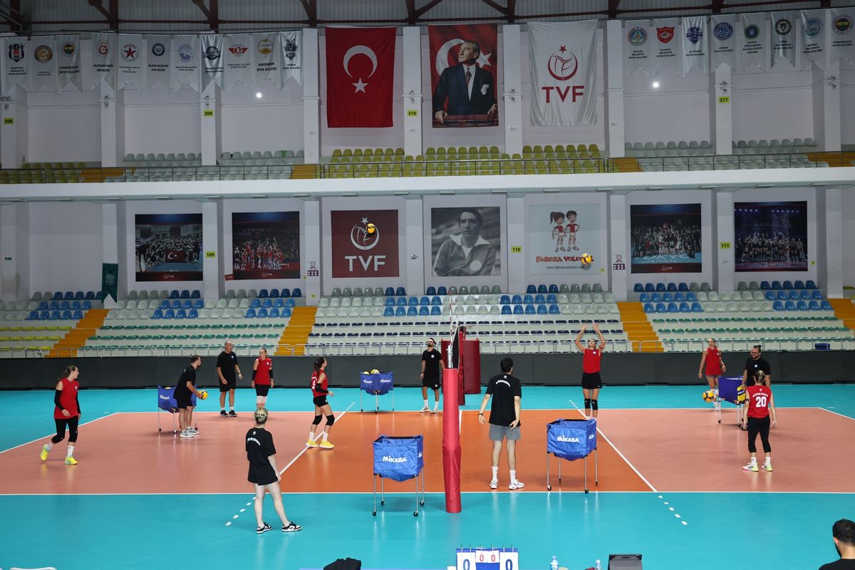 Voleybol Yeni̇ Sezon (5)