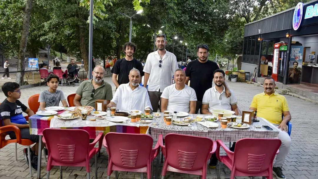 Yeni Sezon Öncesi, Yeniköy Boğaz'da Bulunan Balıkçı Salim’de; Yönetim Kurulumuz, Futbolcularımı (1)