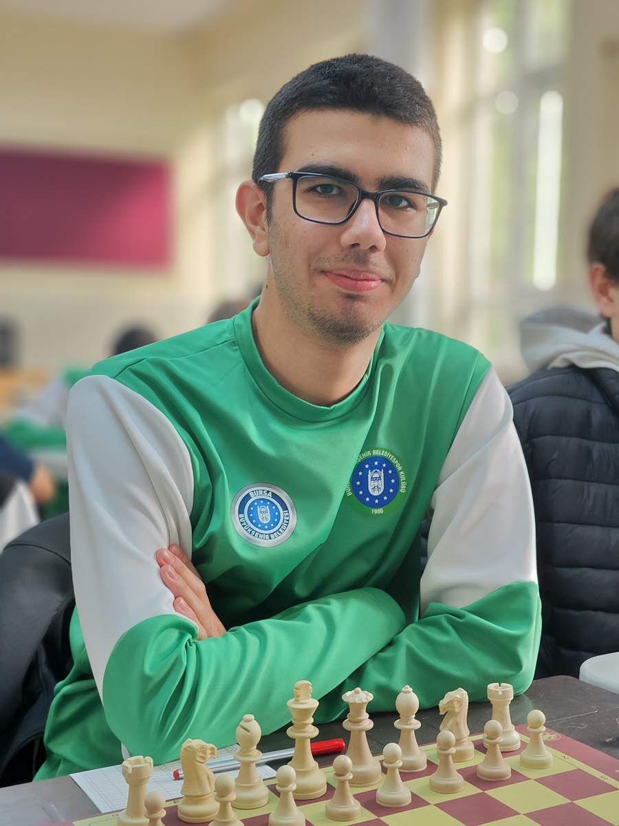 14 Hakan Bora Sarıoğlu