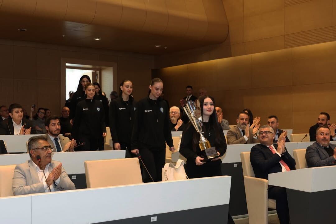 2. Lig Voleybol Takımımız Şampiyonluk Kupasını Bugün Nilüfer Belediye Meclisi’nde Nilüfer Beledi (1)