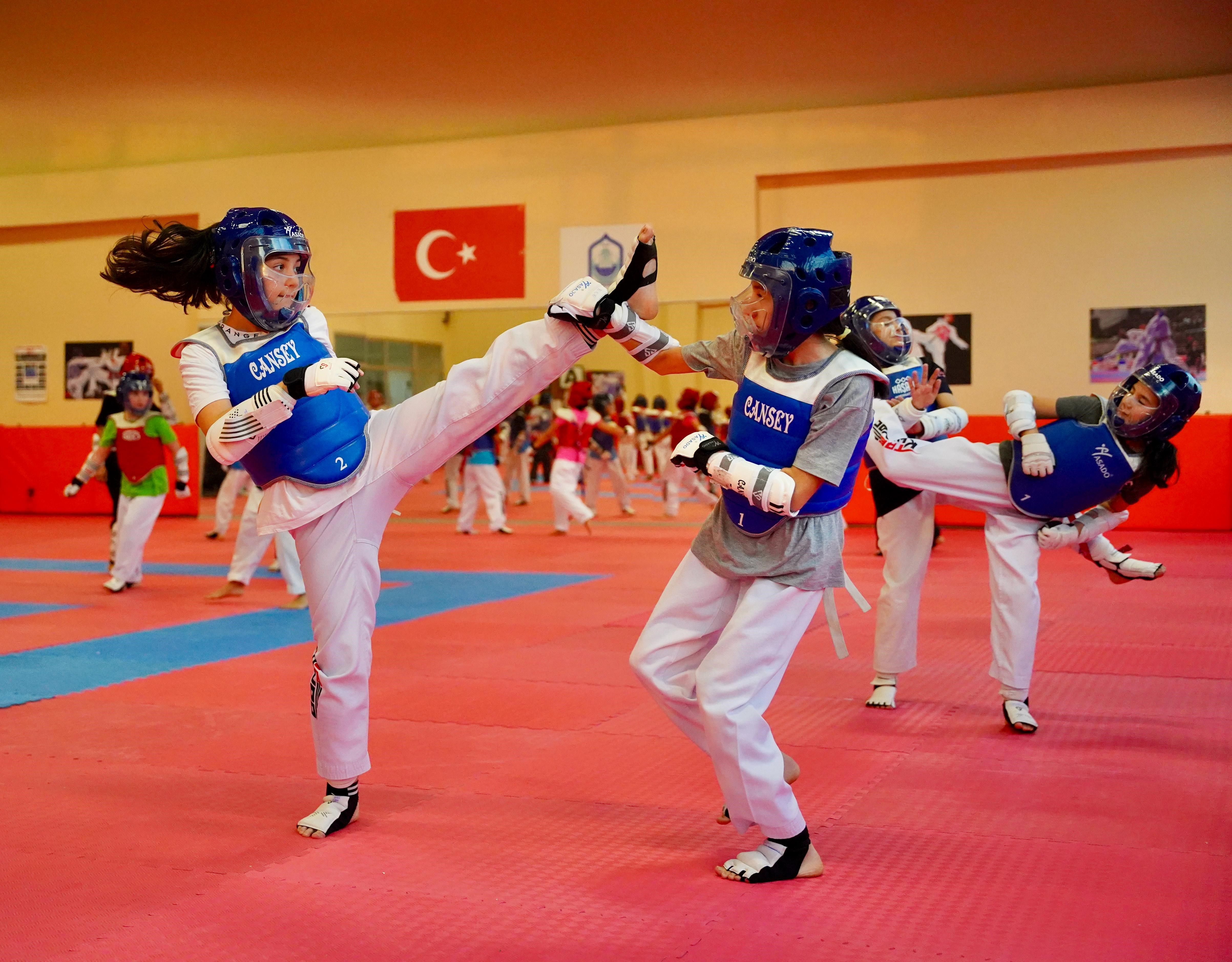 Yıldırım'da Kış Spor Okulları başladı: 16 branşta eğitim