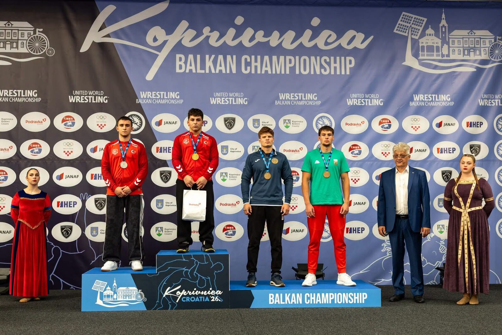 Yıldırımlı genç güreşçilerden Balkanlar'da madalya gururu