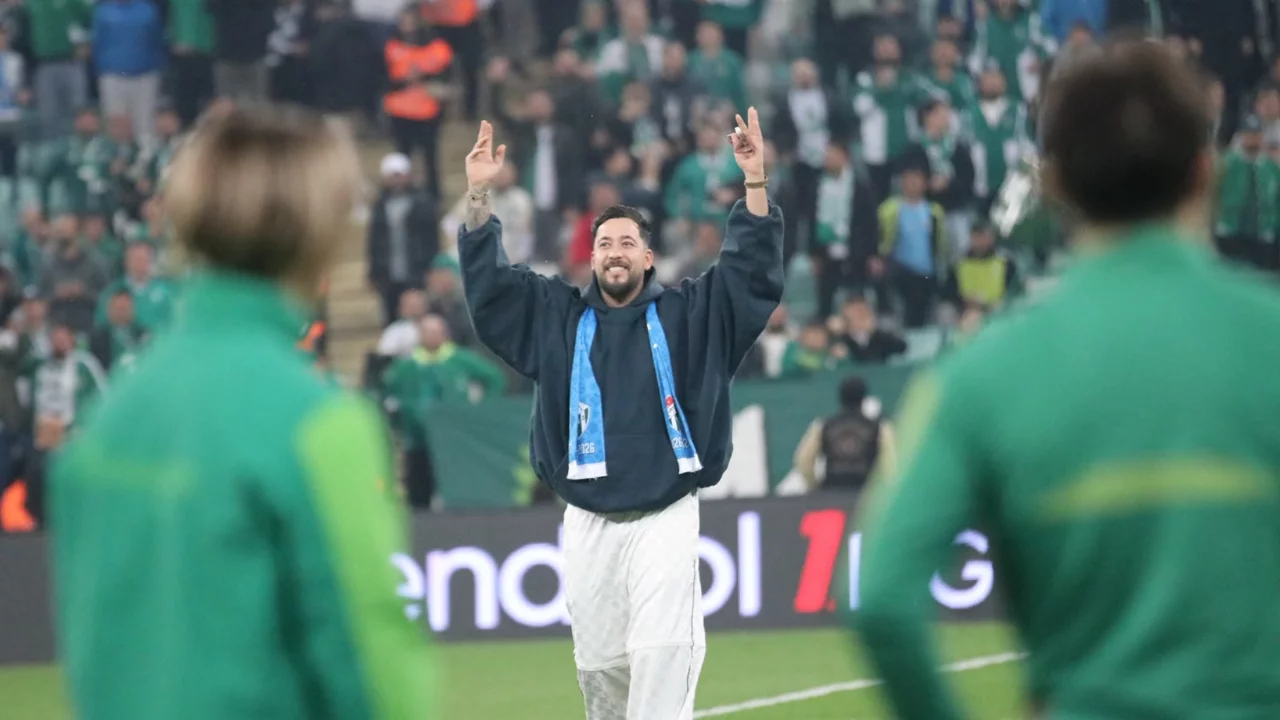 Mahmut Orhan’dan Bursaspor tribünlerinde üçlü