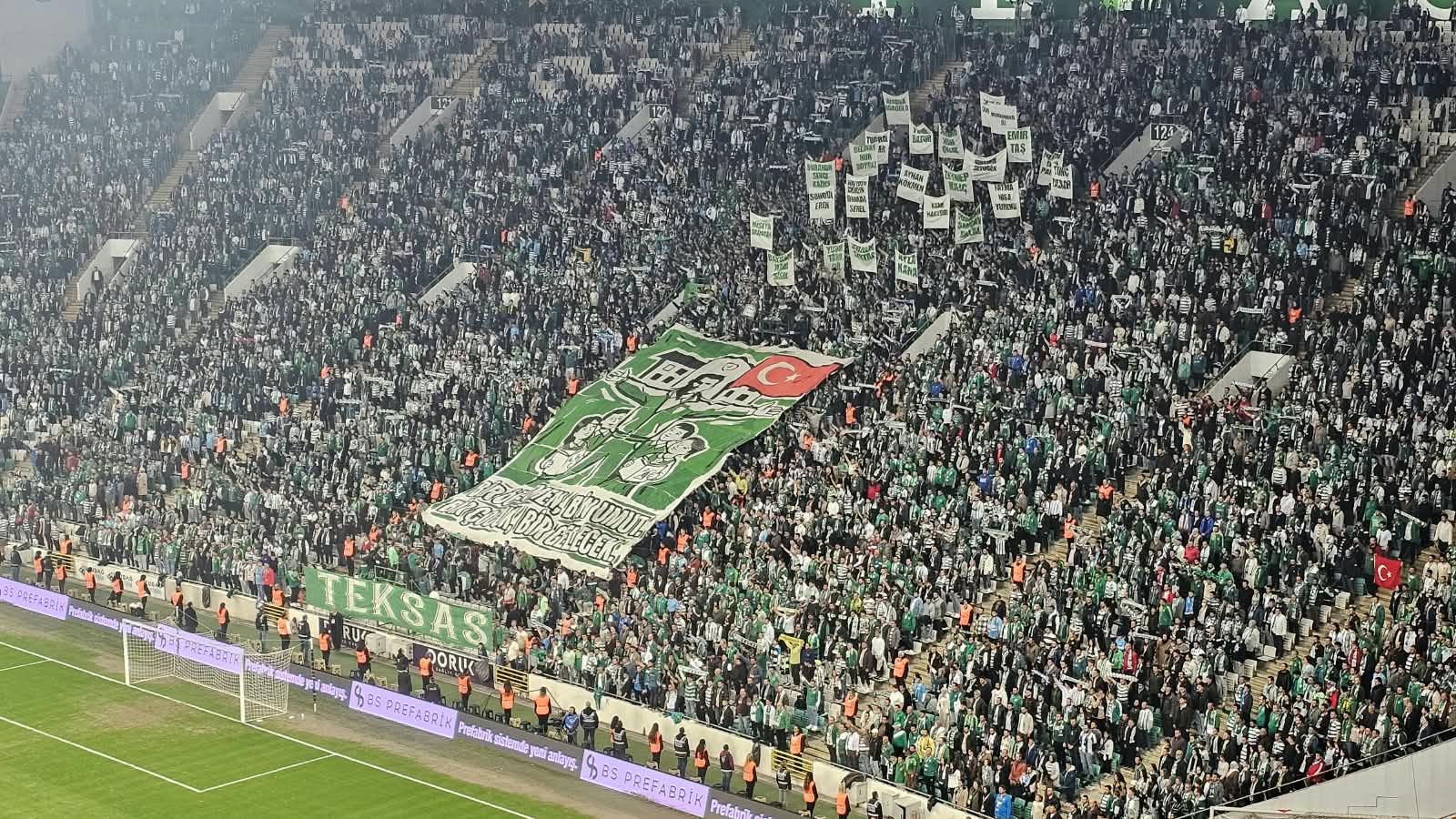 Bursaspor taraftarı yine tribünleri doldurdu