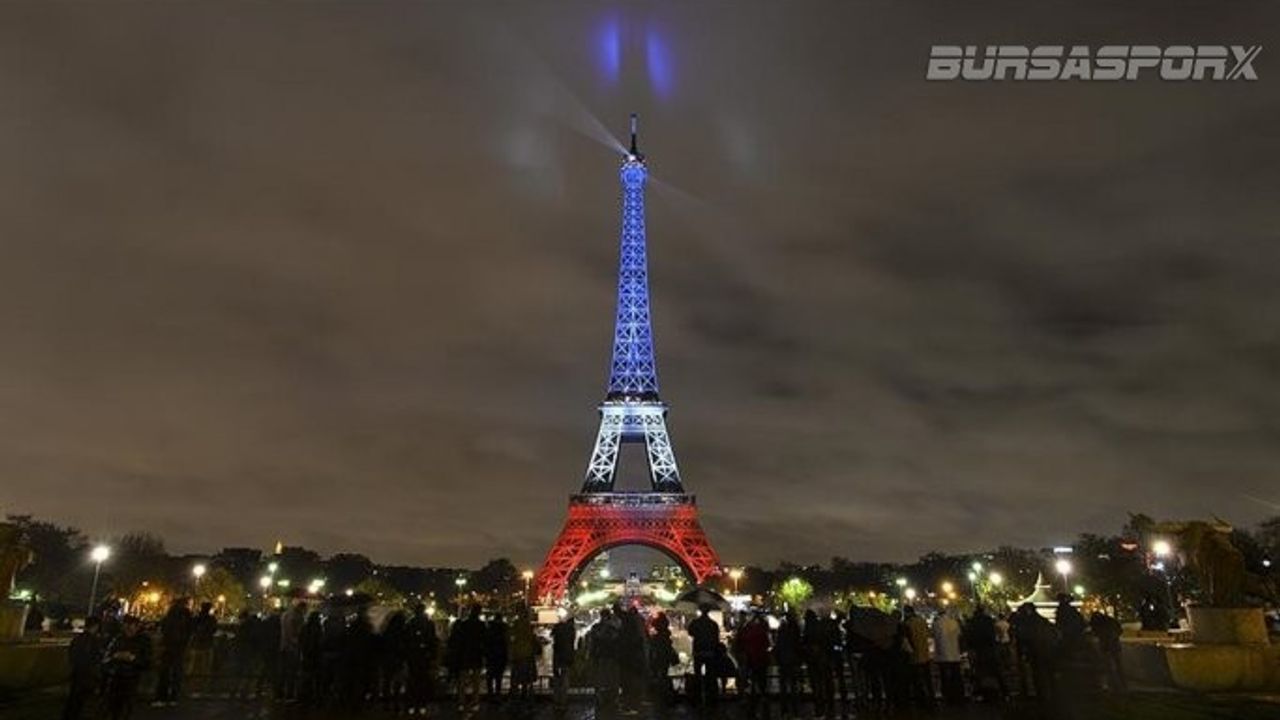 Eyfel Kulesi'ne EURO 2016 düzenlemesi