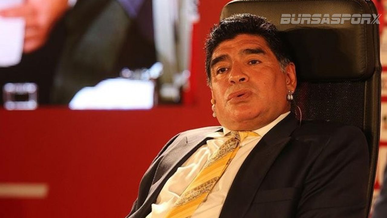 Maradona "Lionel Messi milli takımda kalmalı"