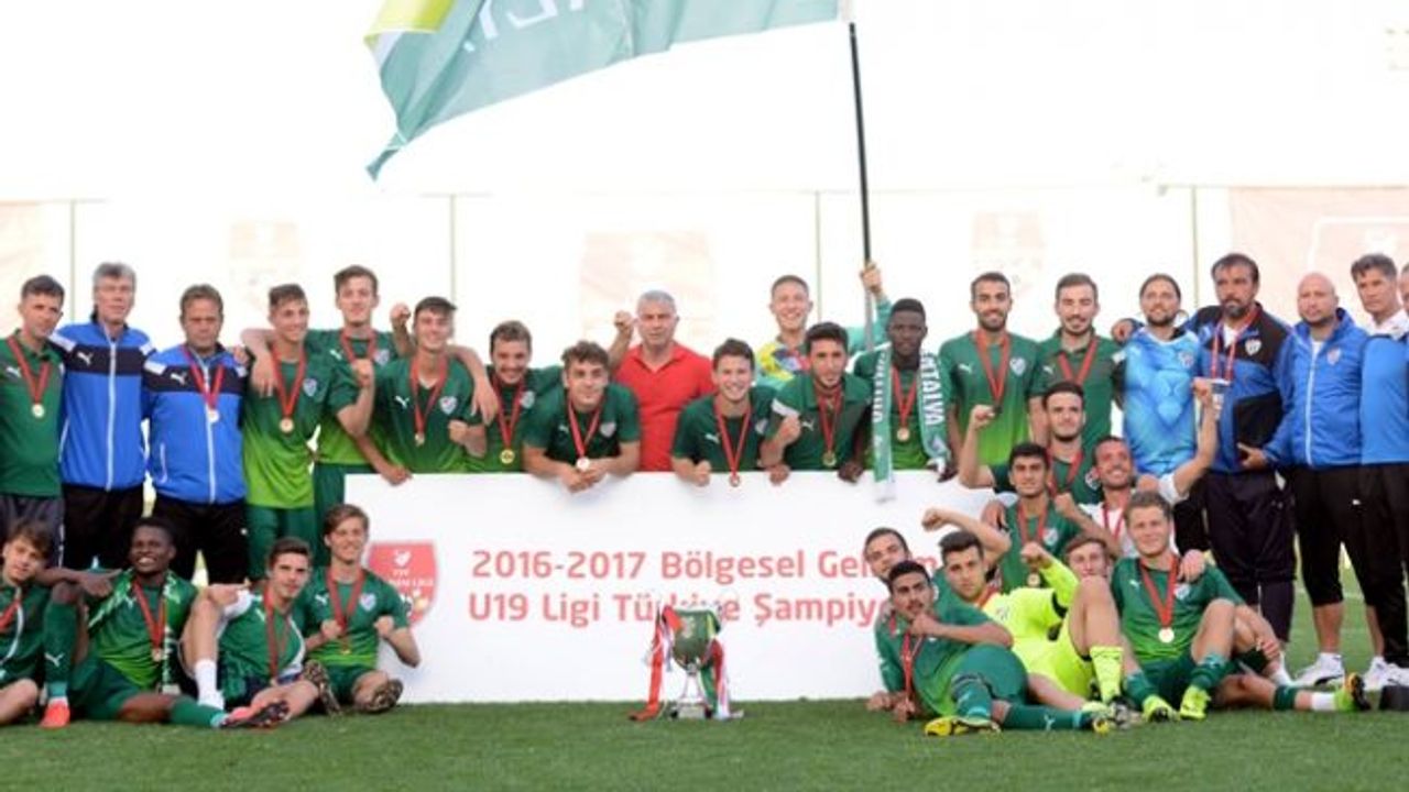 Bursaspor U19 takımı Türkiye şampiyonu oldu