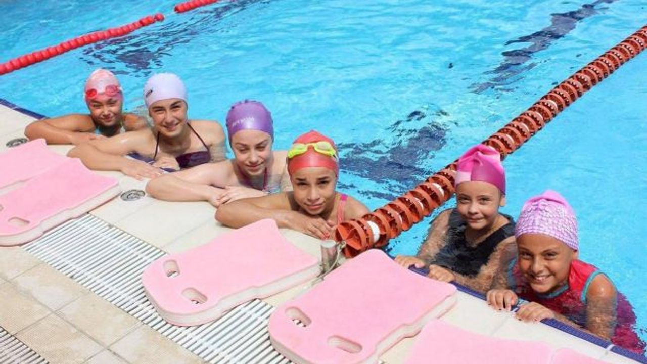 Osmangazi'de çocuklar yazı yüzerek geçirdi