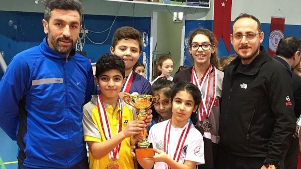 Osmangazi, Badminton’da madalyaları götürdü