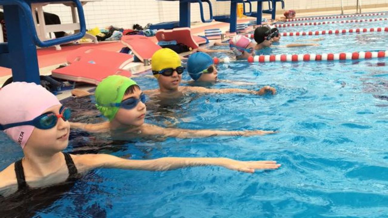 Bursa'da Çocuklara özel "Yüzme Şenliği"