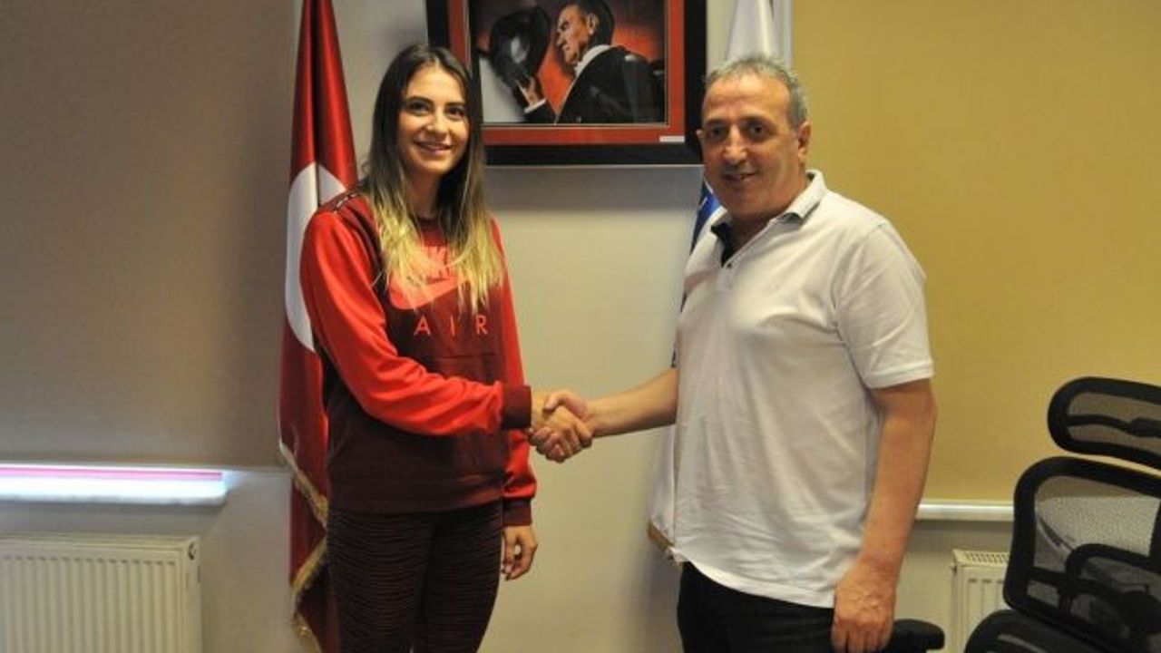 Elif Boran bir yıl daha Nilüfer Belediyespor'da