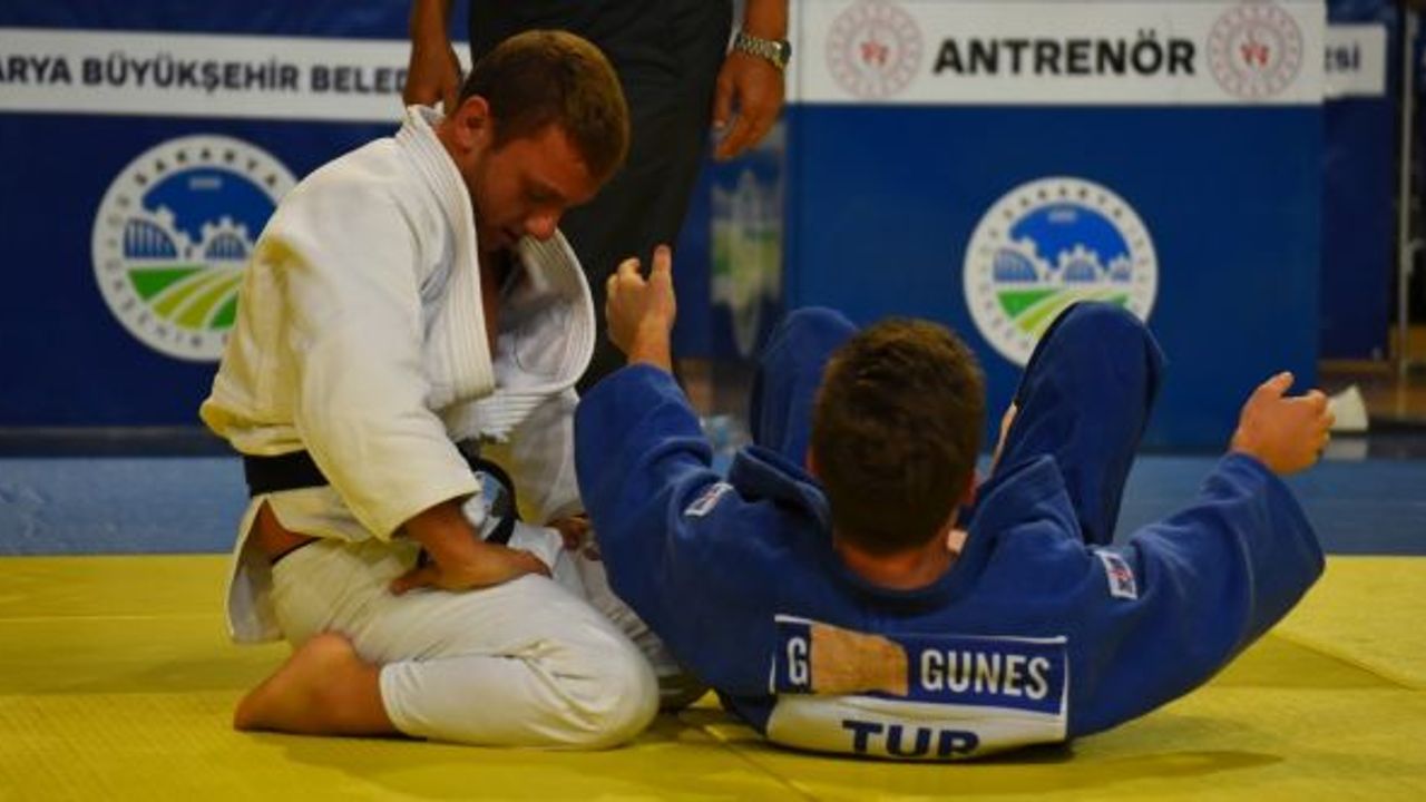 Osmangazili judocular tatamide nefes kesti