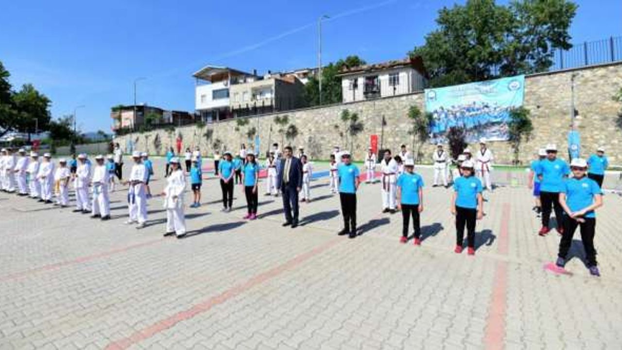 Naim Süleymanoğlu Spor Kompleksi açıldı