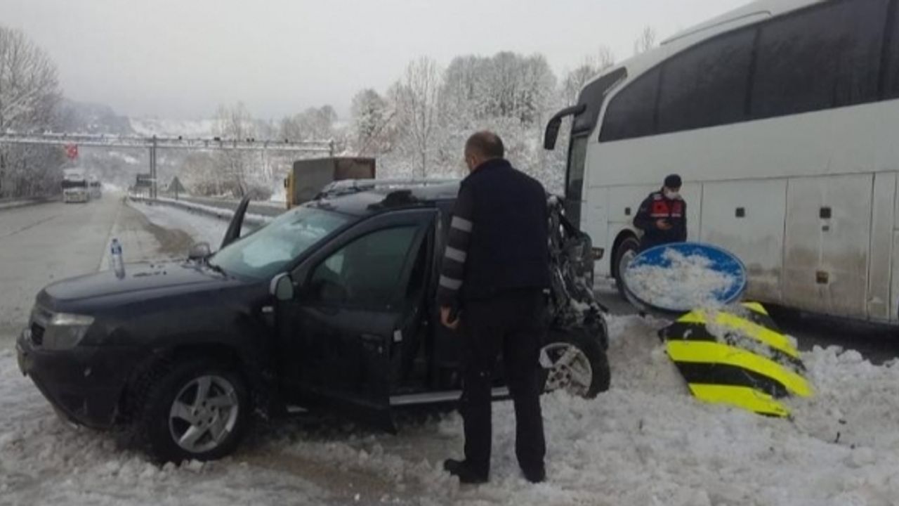 Bursa’da voleybol takımını taşıyan otobüs kaza yaptı
