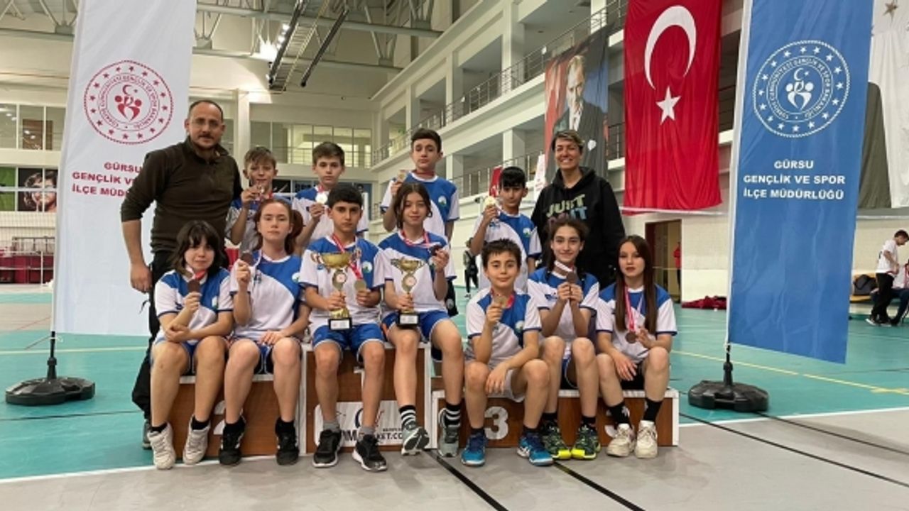 Bursa Badminton'da göz dolduruyor