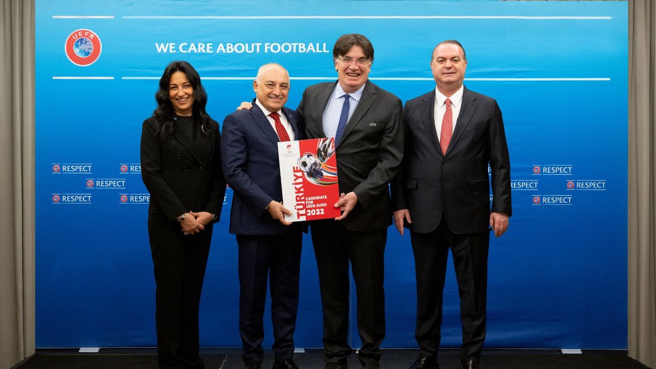 Türkiye adaylık dosyasını UEFA’ya sundu