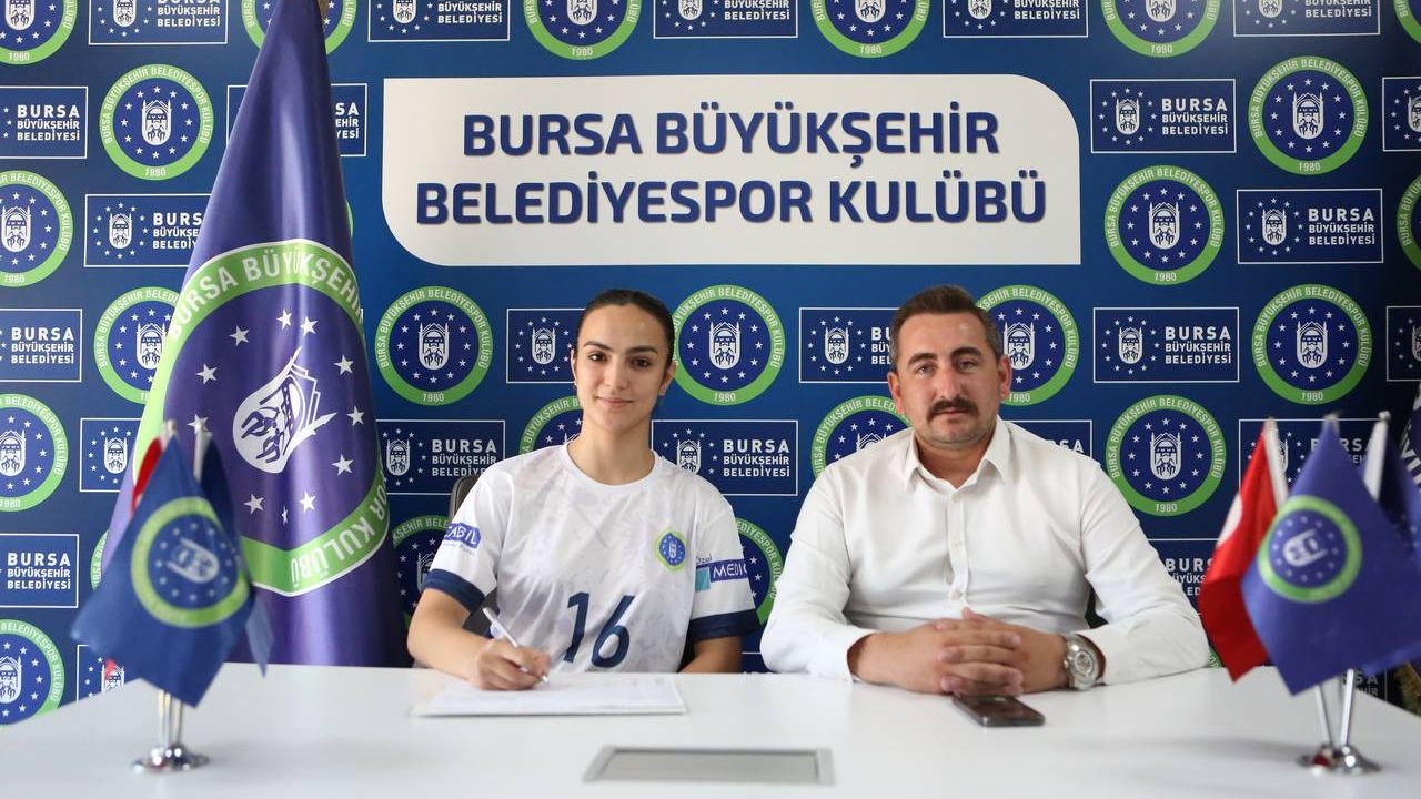 Bursa Büyükşehir Belediyespor milli kalecisi Eda Köşker’le sözleşme yeniledi
