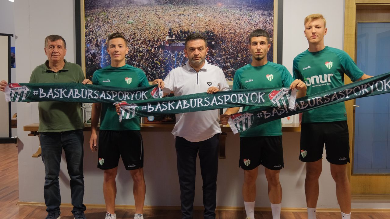 Bursaspor'da 3 profesyonel imza