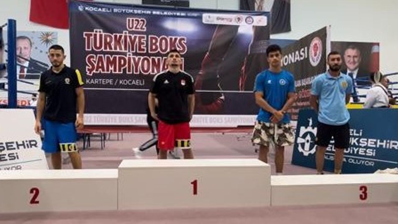 Bursalı boksörler Türkiye Şampiyonası’nda 3 madalya kazandı