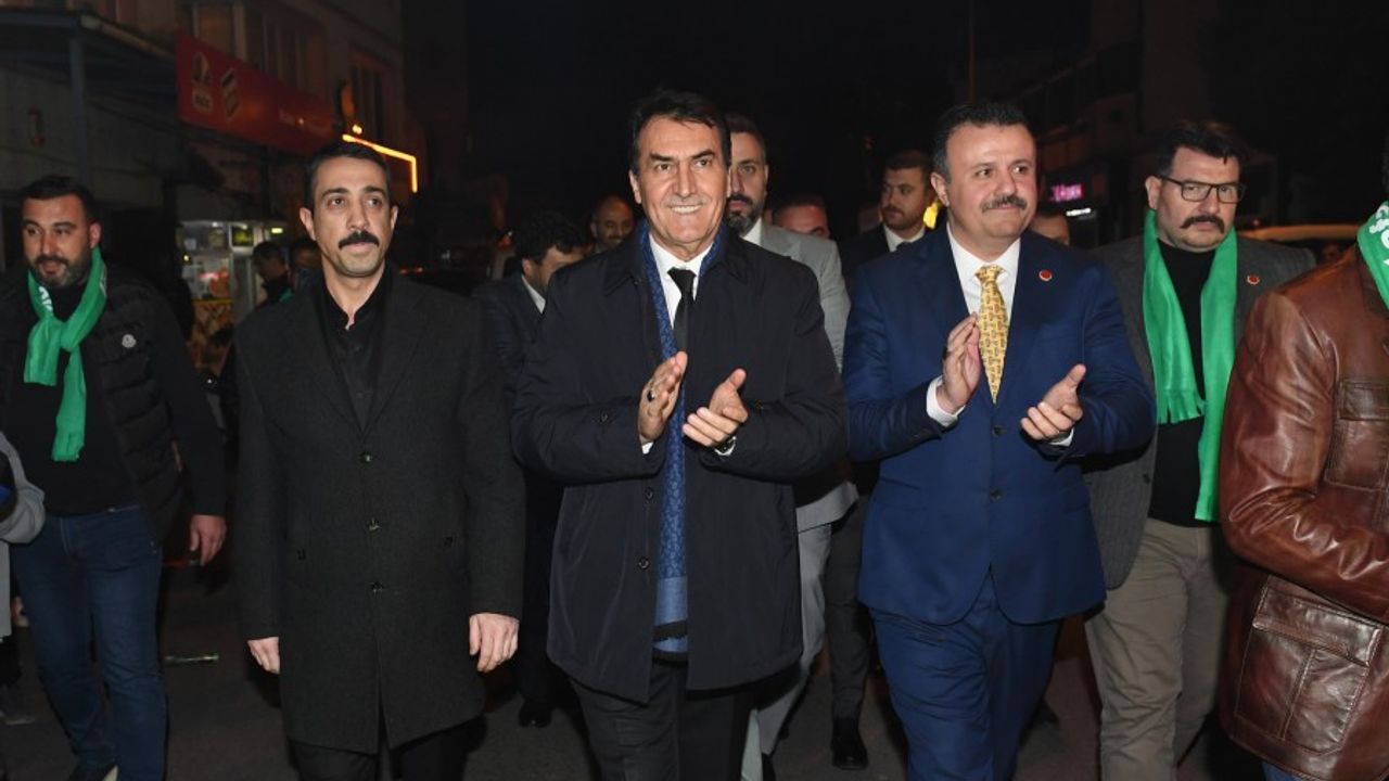 Osmangazi Belediye Başkan Adayı Mustafa Dündar meşalelerle karşılandı