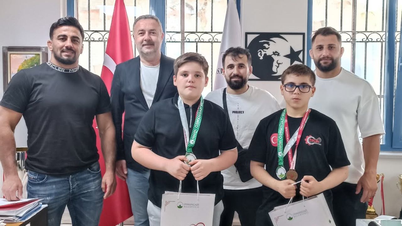 Osmangazi Belediyespor’un güreşçileri Türkiye dereceleriyle döndü