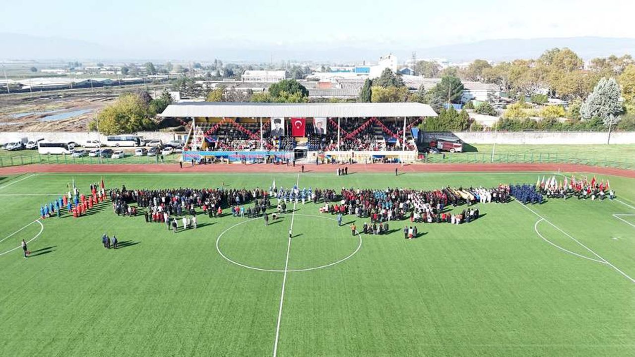 Yenişehir'de Cumhuriyet coşkusu stadyumda yaşandı