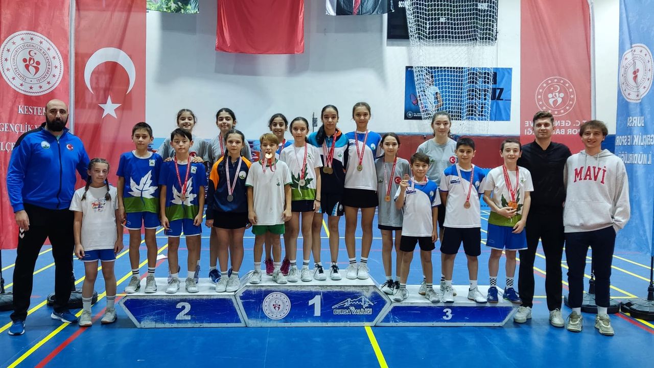 Osmangazili badmintoncular Cumhuriyet Kupası’nda madalyaya doydu