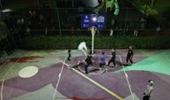 Bakan Varank, Bursa'da gençlerle gece yarısı basketbol maçı yaptı